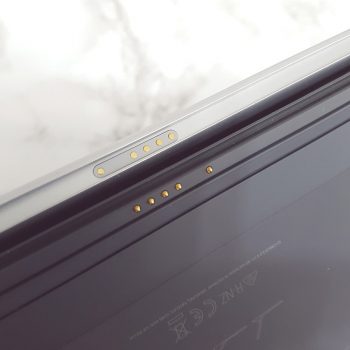 Anschlußleiste und Magnetleiste | Produkttest Samsung Galaxy Book 10.6 Wifi | Was du vom Samsung Galaxy Book 10.6 Wifi erwarten kannst | Ich gebe dir Tipps für geniale Geschenkideen & coole Gadgets zum Verschenken an dich selbst oder an deine Liebsten ;-)